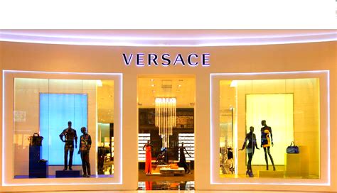 Versace to open 5 Canadian stores within 5 years